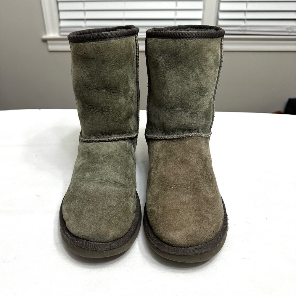 Ugg Grey Classic Short Boot Size 7
